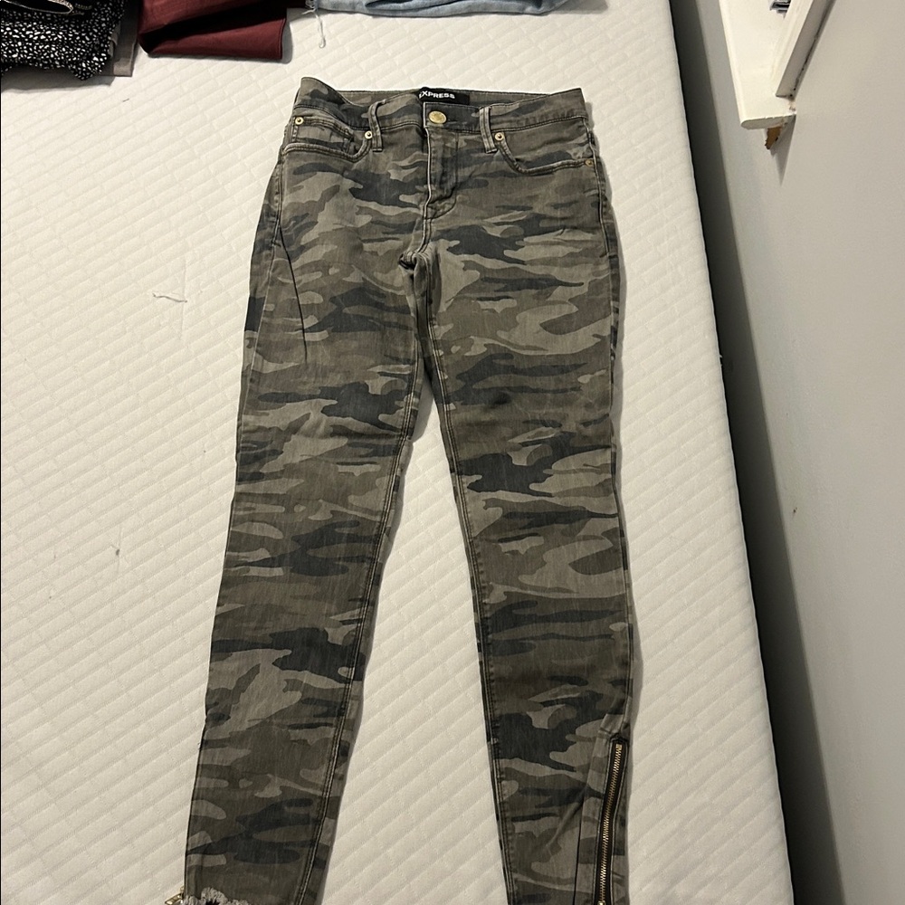 Express Camouflage Jeans with Zipper Accents